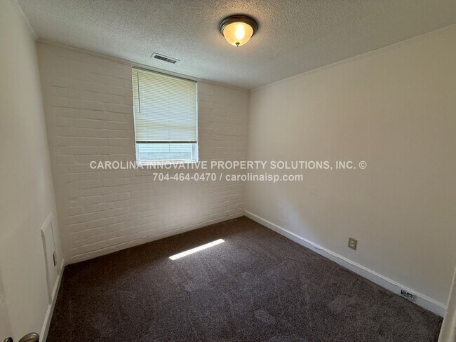 Foto del edificio - 2120 Rush Wind Dr