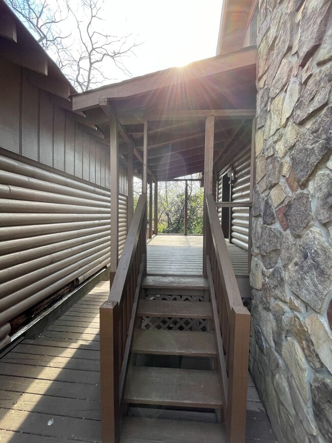 Building Photo - Red Bank home with Huge Garage minutes to Downtown Chattanooga!
