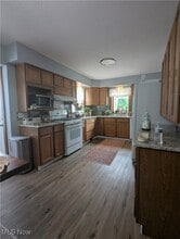 Building Photo - 85 Maple Dr