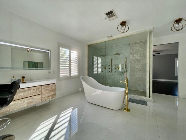Building Photo - Gated Community - 3 Car Garage - 5 Bedroom...