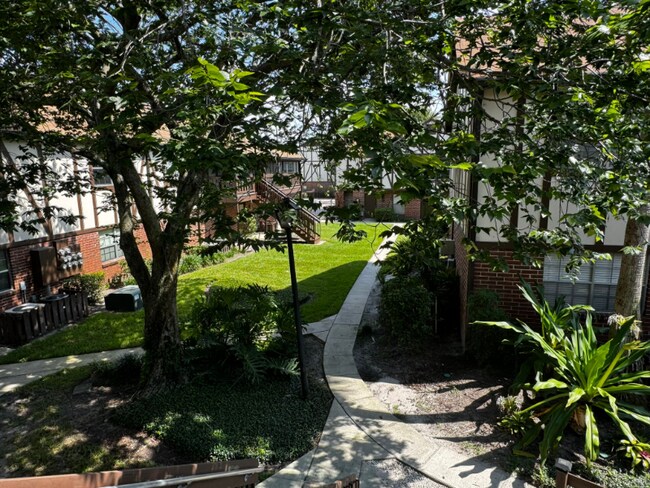 Foto del edificio - 5439 Hansel Ave