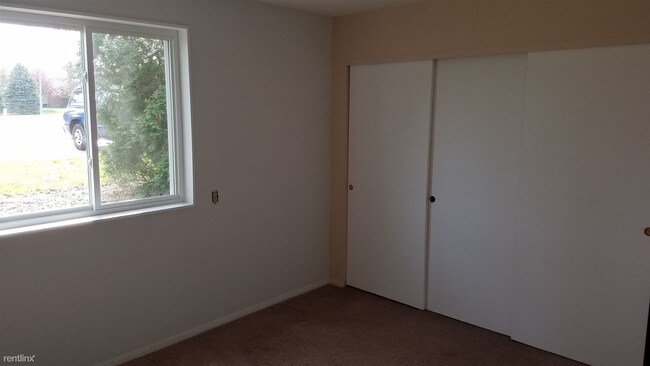 Foto del edificio - 2 br, 1 bath Condo - 2001 S Mattis Ave Apt B