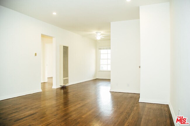 Foto del edificio - 521 Hollister Ave