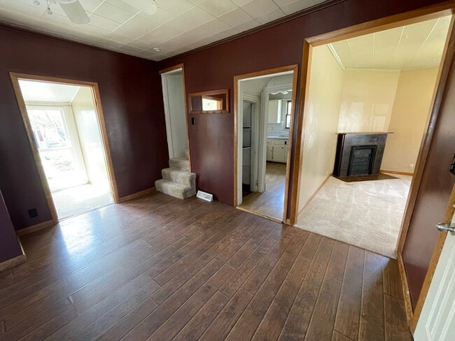 Building Photo - 4 Bedroom House with Fenced in Yard!