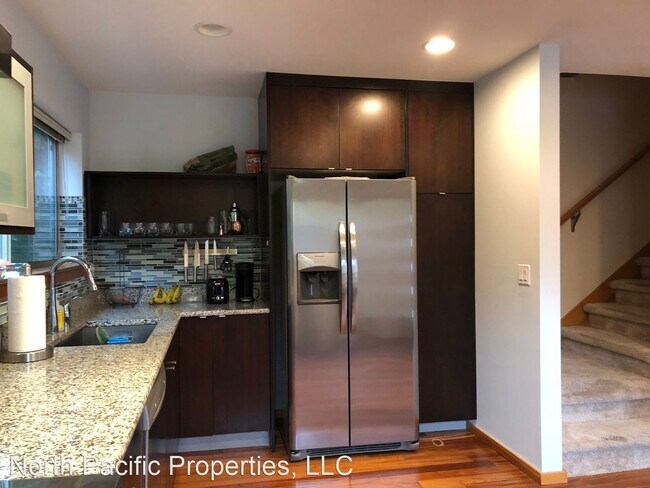 Building Photo - 562 Galer St