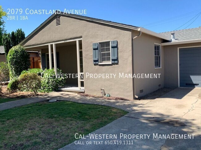 Building Photo - Charming Well Maintained 2/1 Bungalow! Lar...