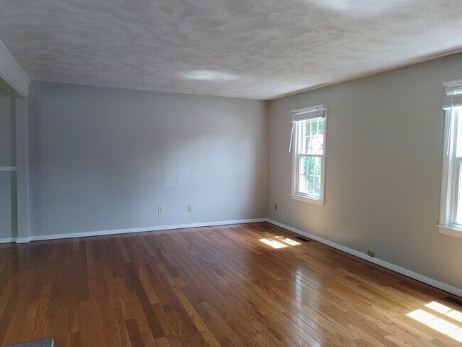 Building Photo - 116 Russet Ln