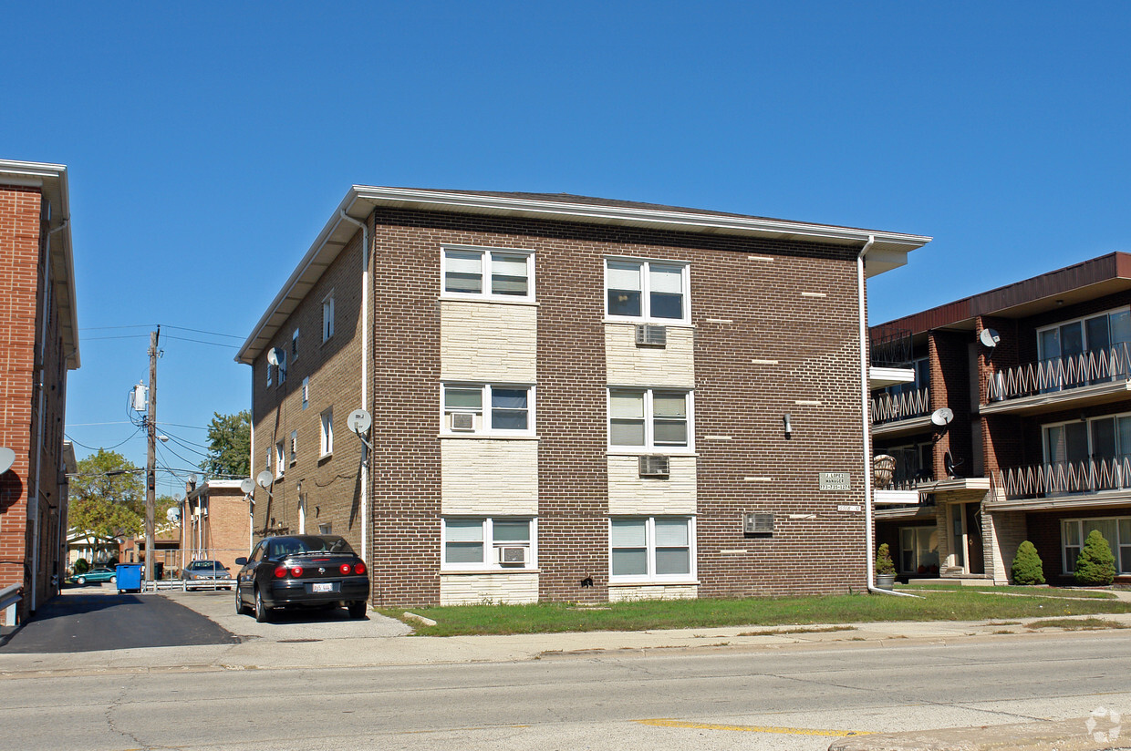 Building Photo - 6918-6920 W 65th St