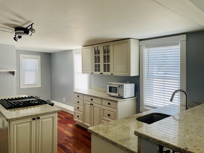 Foto del edificio - 1272 W Shore Rd