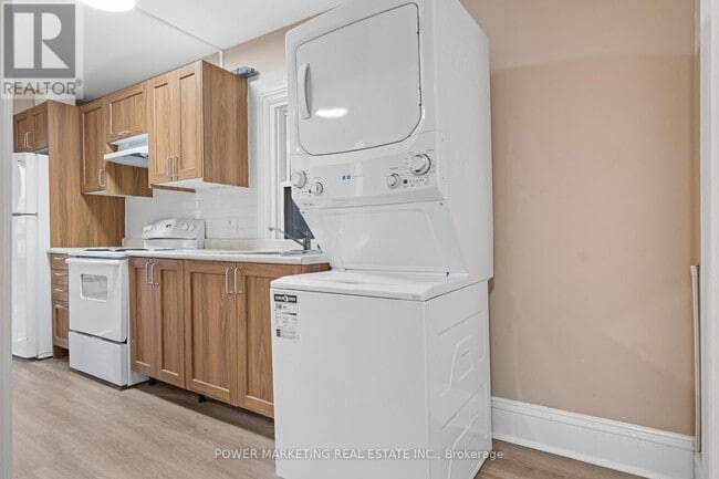 Building Photo - 684 Bronson Ave