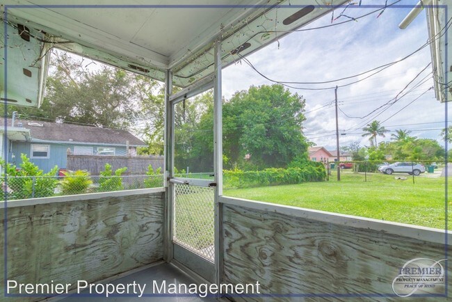Foto del edificio - 2 br, 1 bath House - 1075 San Remo Avenue