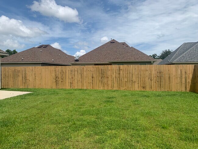 Foto del edificio - 6127 Lk Bnd Dr