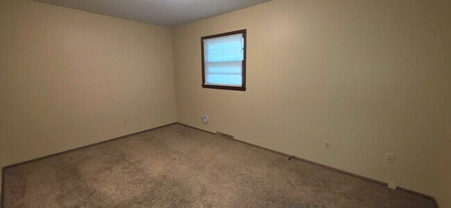 Building Photo - 2 Bedroom House! Great Location! $895 Yard Care Included!