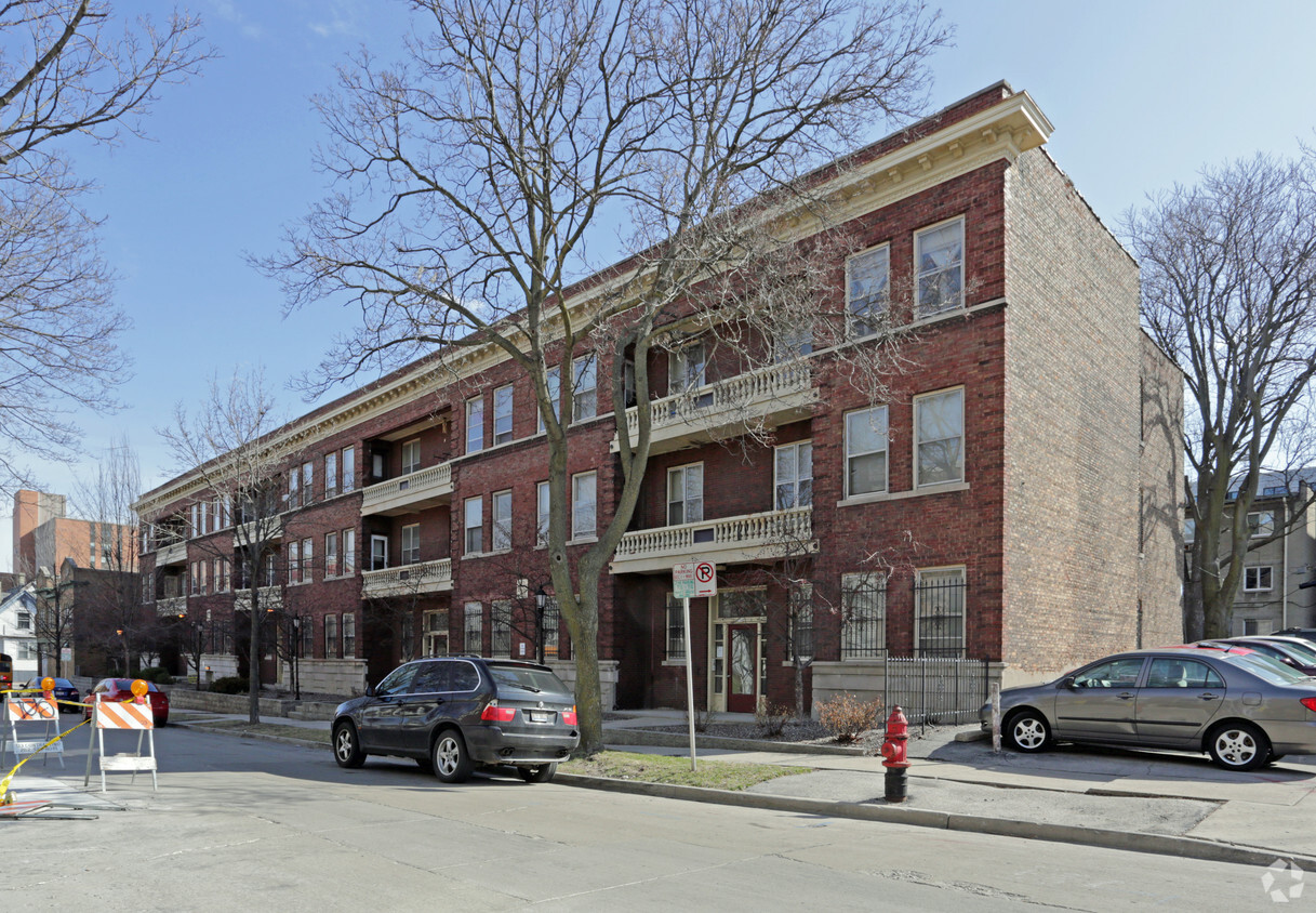 Cambridge Apartments - 734-754 N 22nd St Milwaukee, WI - Apartments for ...