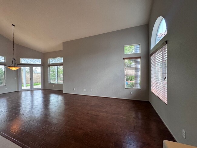 Building Photo - Murrieta 4 bedroom with massive garage ava...