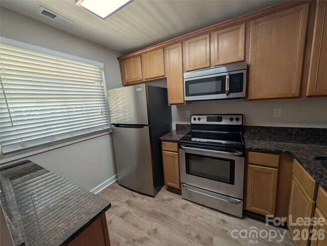 Foto del edificio - 1215 Green Oaks Ln