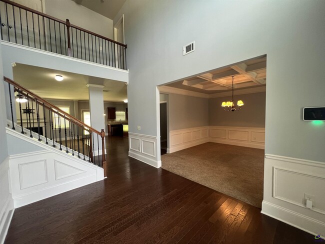 Building Photo - 204 Arden Dr