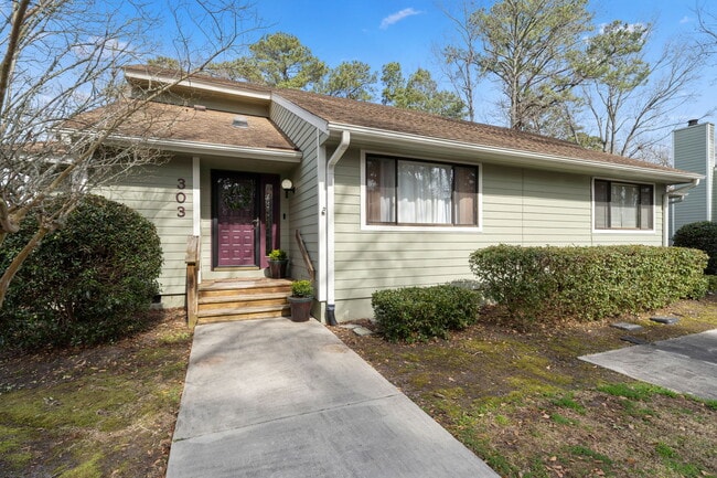 Building Photo - 303 Crooked Creek Rd