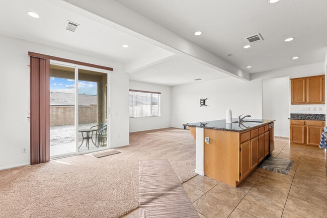 Building Photo - 62855 Kitetail Dr