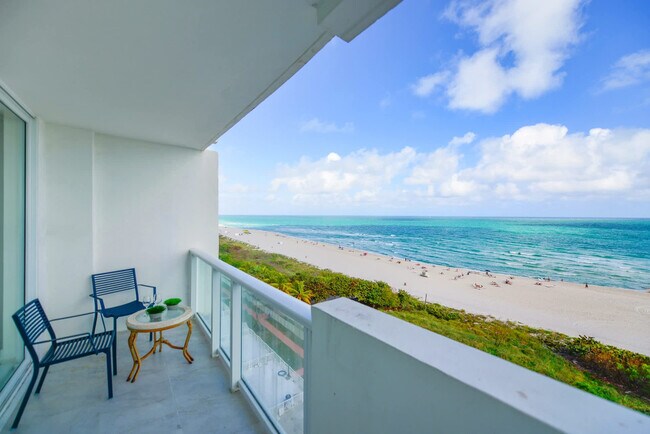 Foto del edificio - 5599 Collins Ave