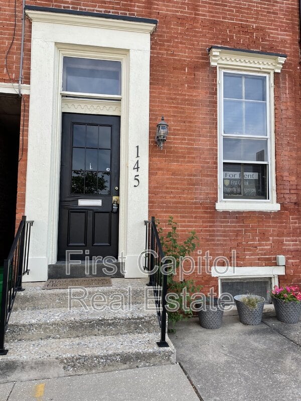 Building Photo - 145 S Beaver St