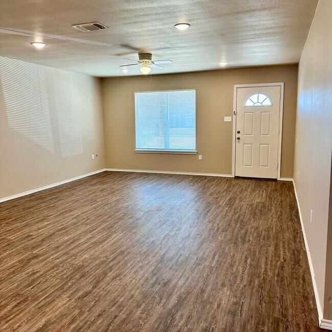 Foto del edificio - $99 Move In Special With 13 Month Lease!