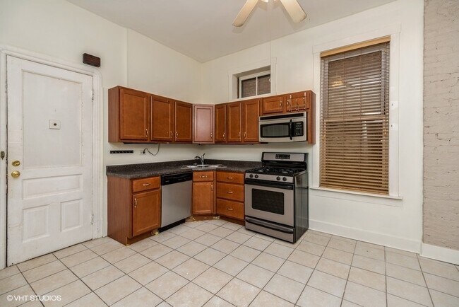 Foto del edificio - 2248 N Southport Ave