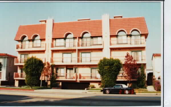 Building Photo - Century City Estates