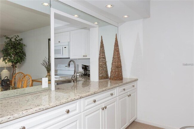 Foto del edificio - 4632 Marine Pkwy
