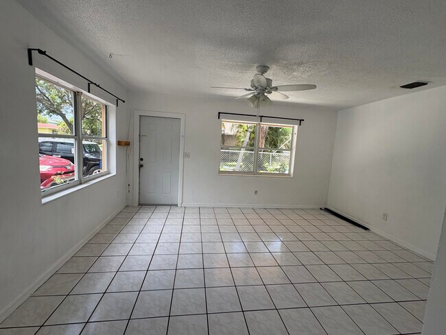 Foto del edificio - 231 SW 8th St