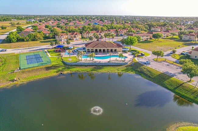 Foto del edificio - 703 Bay Leaf Dr