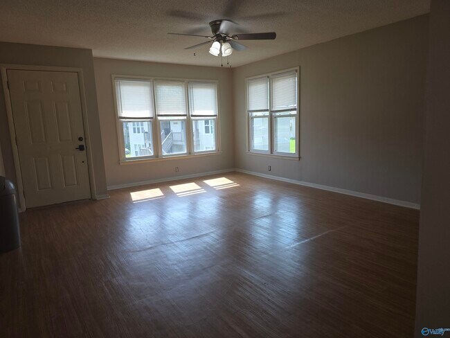 Foto del edificio - 12105 Carriage Ct SE