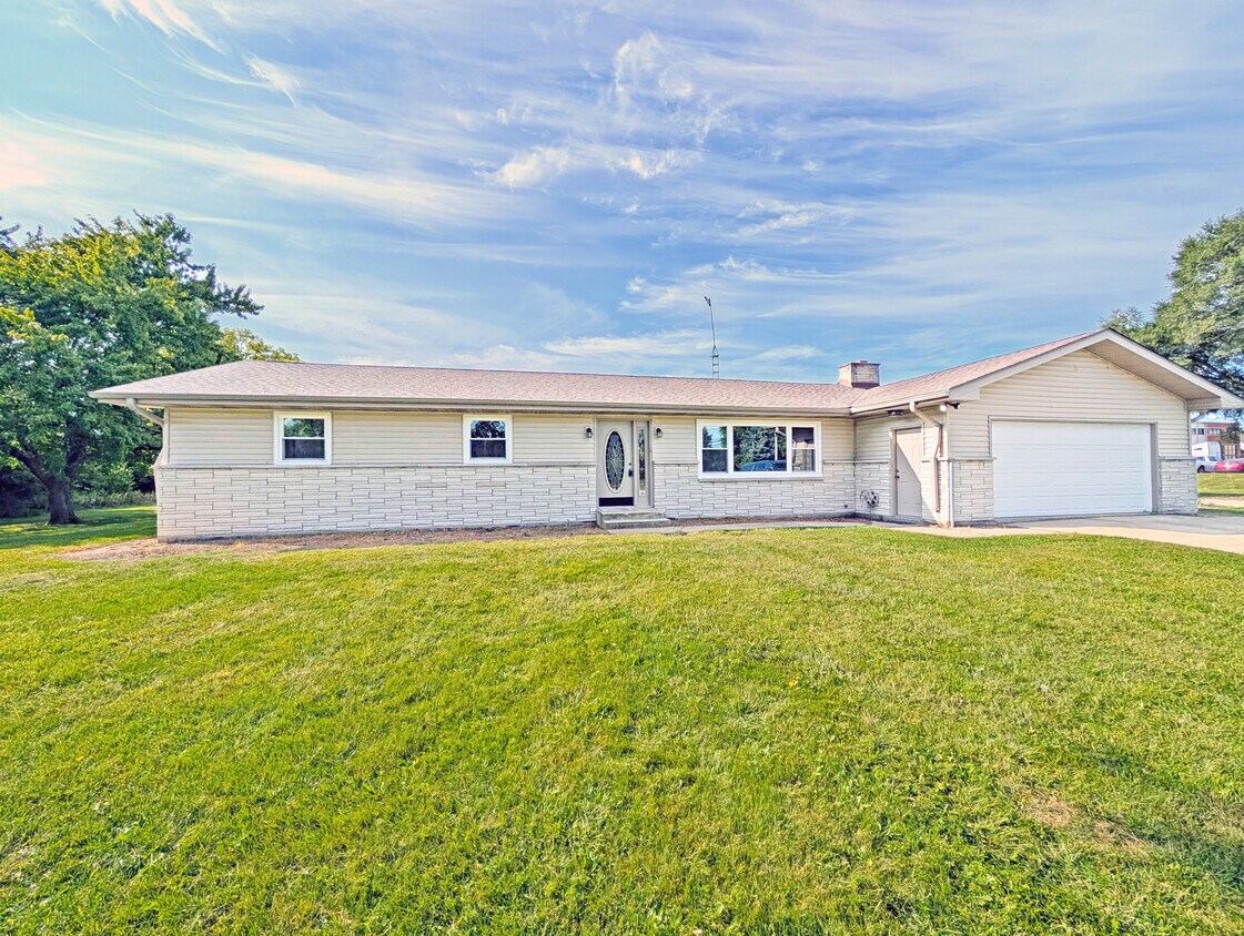 Foto principal - 23209 W Mound Rd