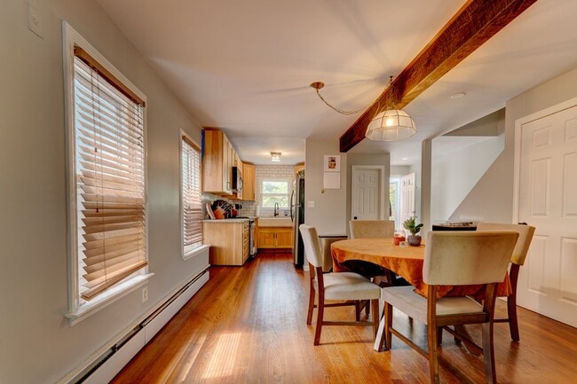 Building Photo - Charming East Rock Single Family