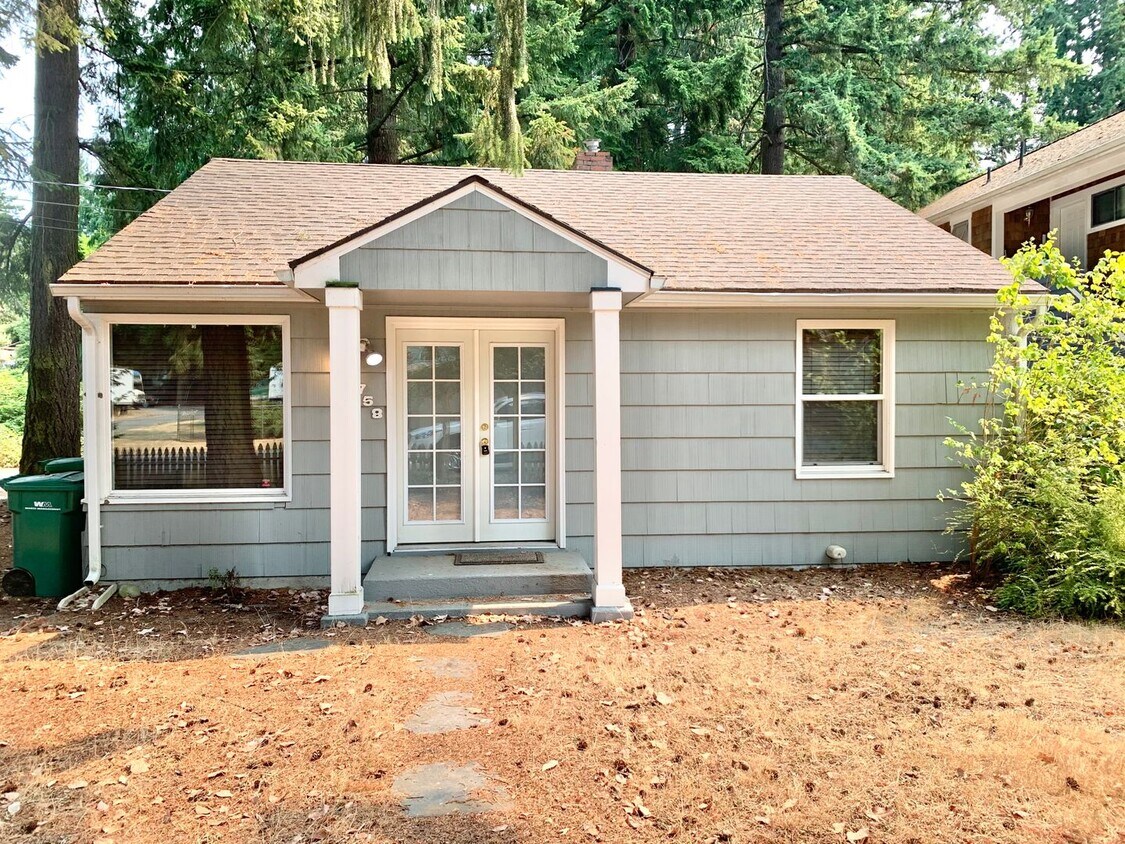 Foto principal - Darling North Seattle Home for Lease