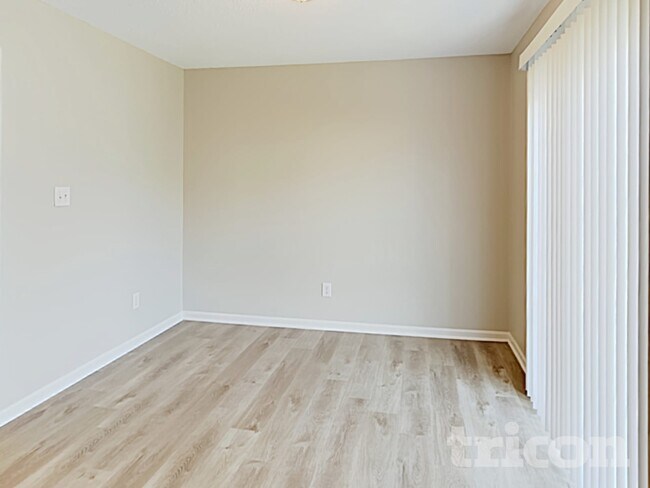 Foto del edificio - 515 Dry Creek Cir