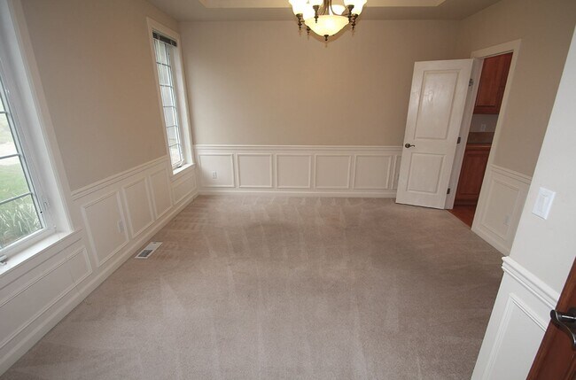 Building Photo - UPDATED CHAFFEY 4 BEDROOOM KINGSTON HOME F...