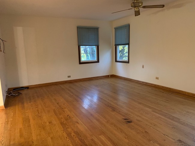 Building Photo - 62 E Fox Hill Dr