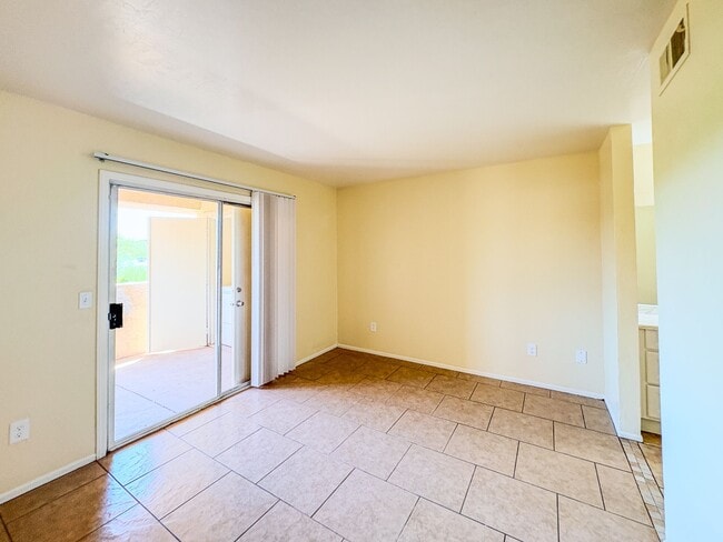 Building Photo - Papago Palms