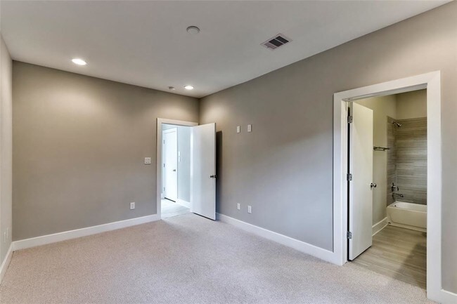Building Photo - 1609 Milby St