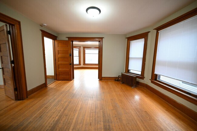 Foto del edificio - 405-407 W Main St - Duplex