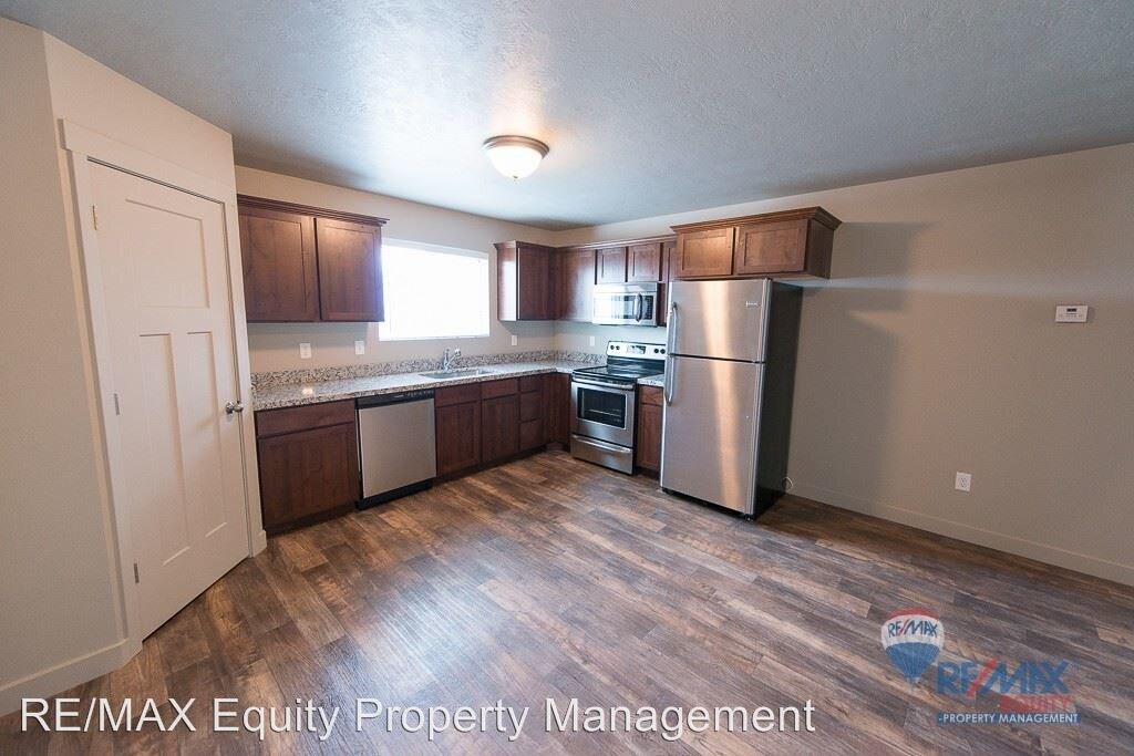 Primary Photo - 3 br, 2.5 bath House - 14429 S Ferndale Way