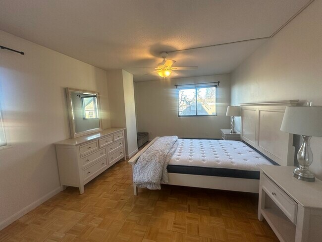 Foto del edificio - 2353 Massachusetts Ave