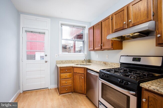 Building Photo - 1460 Reynolds St