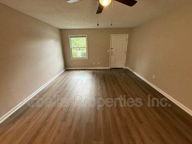 Foto del edificio - 117 Rowe Ln