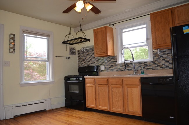 kitchen - 411 Hazlett Ave