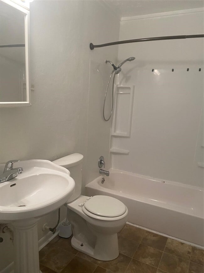 Building Photo - 1021 Nottingham Dr