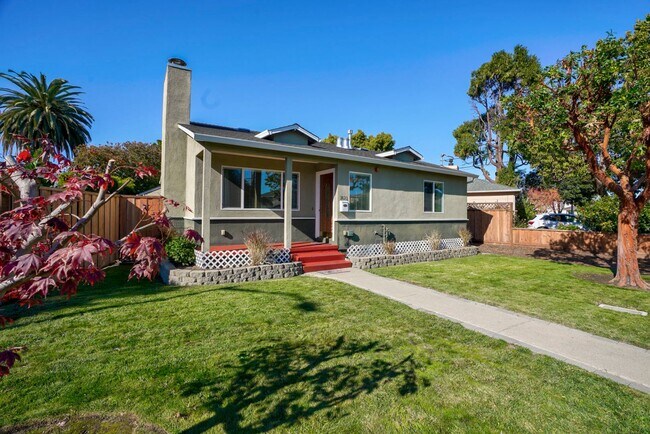 Foto del edificio - 3BR/1BA North Shoreview Home with Yard & Redwood Deck | Near Caltrain | YouTube Tour