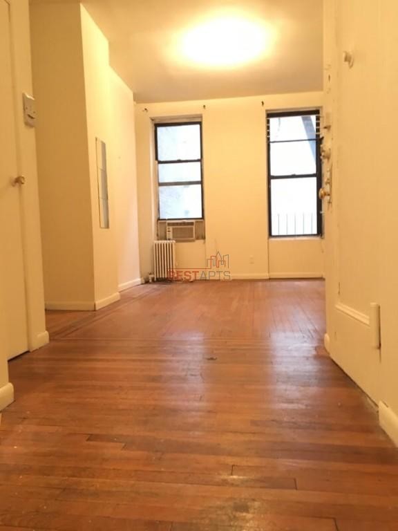 Primary Photo - 110 E Houston St