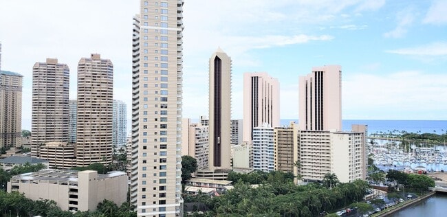 Foto del edificio - Summer Palace, Ala Moana, 1 Bedroom 1 Bathroom 1 Covered Parking Condominium Ocean View